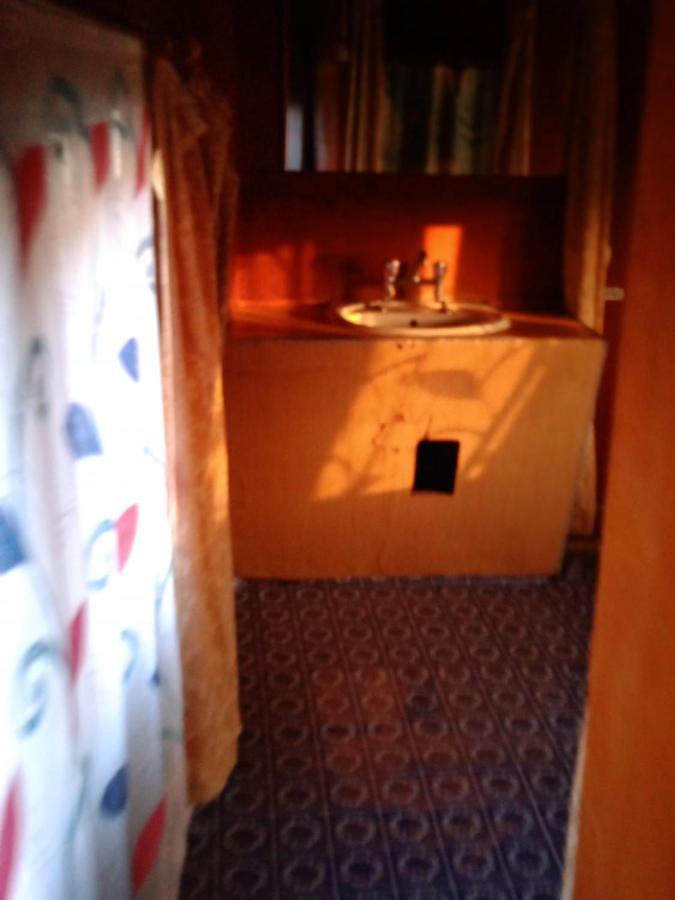 Houseboat Young Wild Rose Srīnagar Extérieur photo