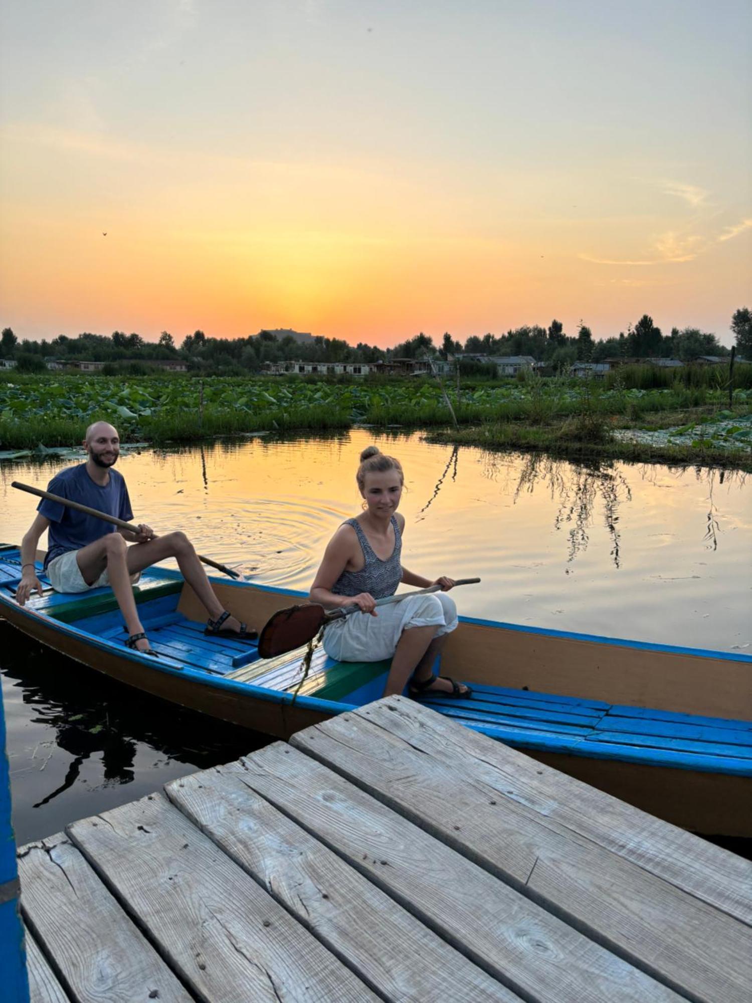 Houseboat Young Wild Rose Srīnagar Extérieur photo